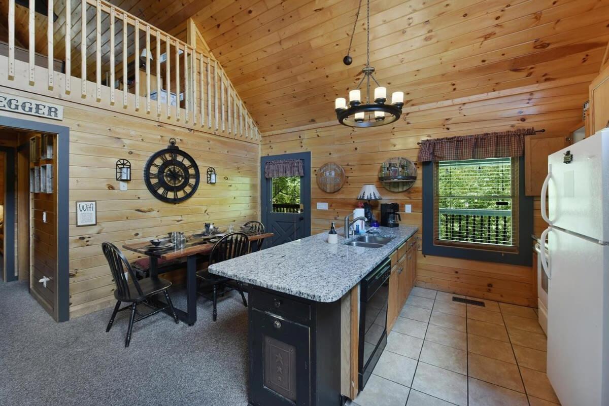 Ryes And Shine Bootlegger'S Cabin! Hot Tub* Pool* Arcade* Billiards *Ev * Pet Friendly Sevierville Exterior foto