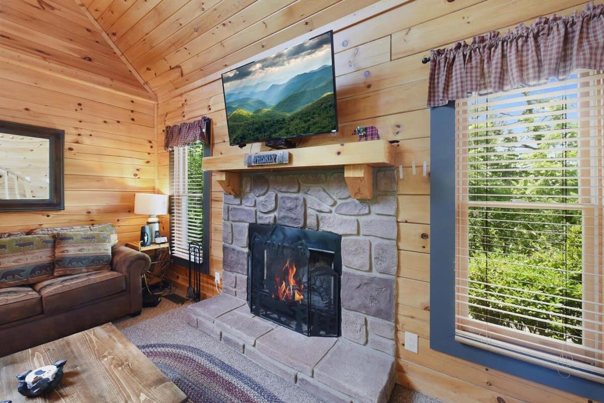 Ryes And Shine Bootlegger'S Cabin! Hot Tub* Pool* Arcade* Billiards *Ev * Pet Friendly Sevierville Exterior foto