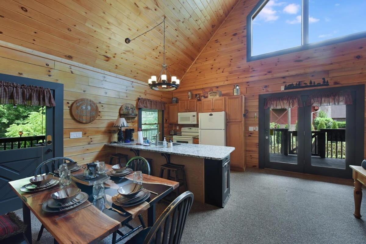 Ryes And Shine Bootlegger'S Cabin! Hot Tub* Pool* Arcade* Billiards *Ev * Pet Friendly Sevierville Exterior foto