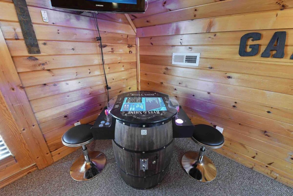 Ryes And Shine Bootlegger'S Cabin! Hot Tub* Pool* Arcade* Billiards *Ev * Pet Friendly Sevierville Exterior foto